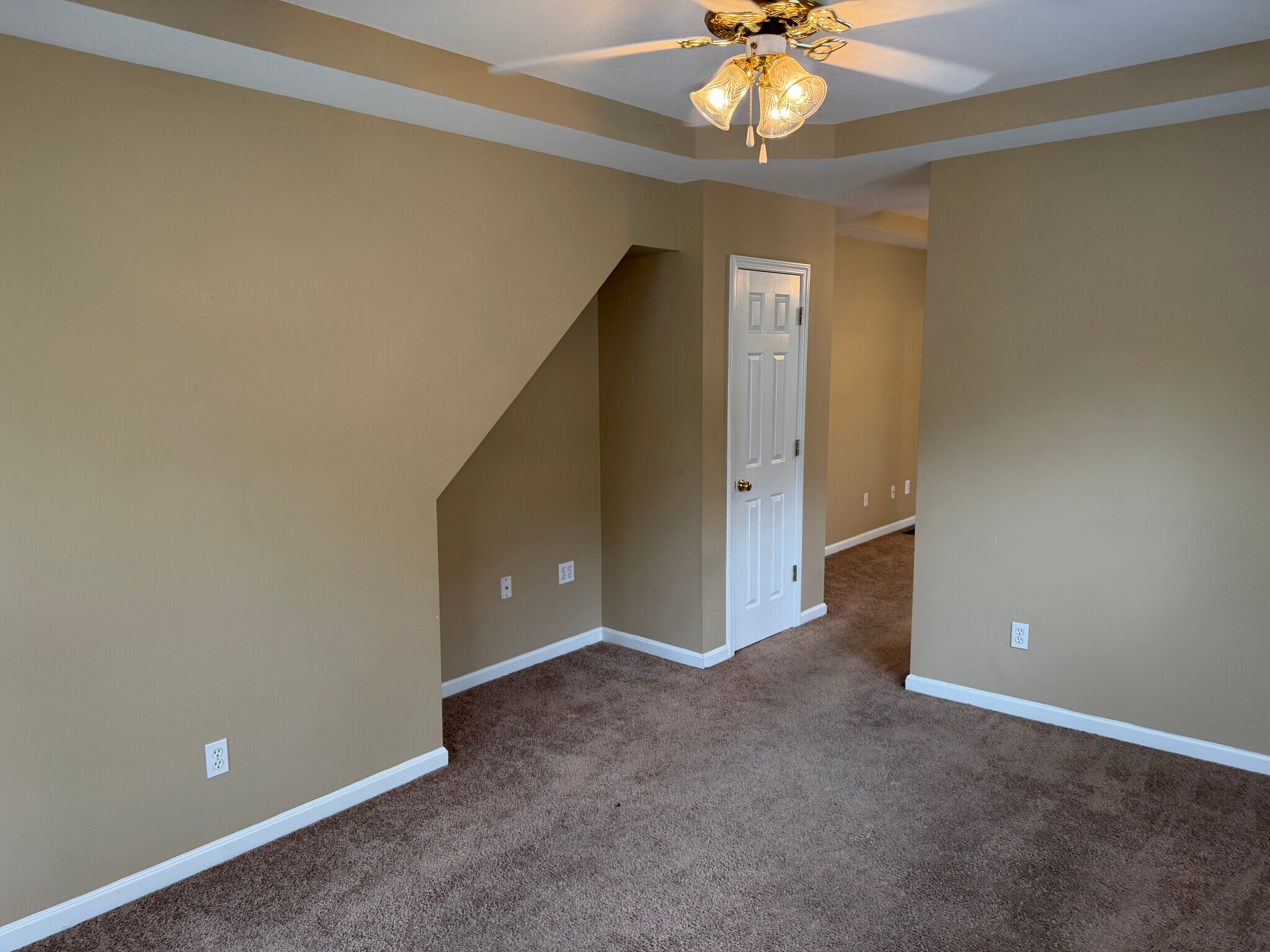 Building Photo - 318 W Kenwood Way