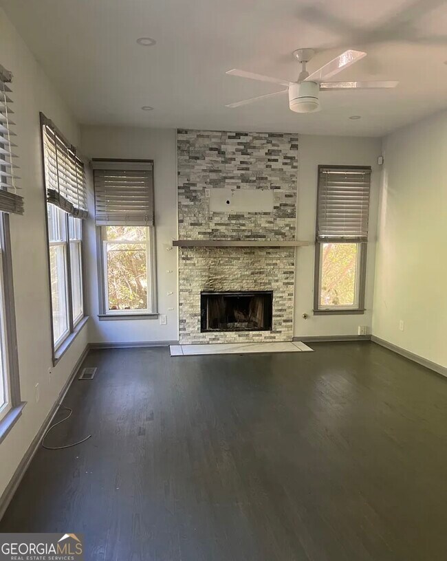 Building Photo - 3335 Prairie Dr