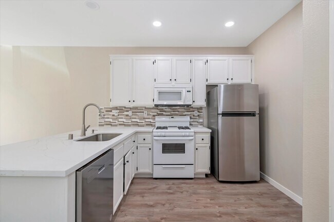 Building Photo - 18014 Flynn Dr