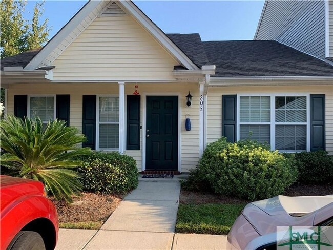 Building Photo - Cute, Convenient Townhome!