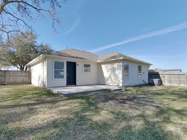 Building Photo - 16229 Summerset Estates Blvd