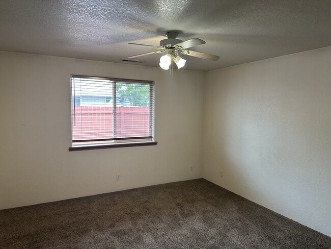 Building Photo - 2210 SW Bridge St