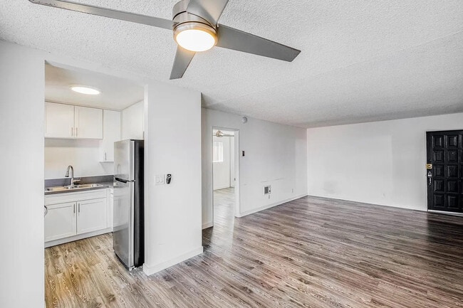 Building Photo - Victoria