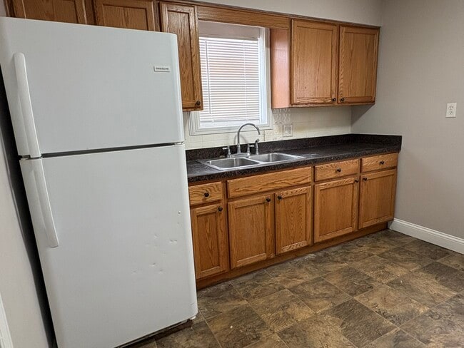 Building Photo - 17407 Woodbury Ave