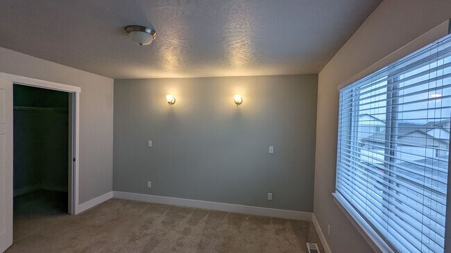 Building Photo - Post Falls Crown Pointe Home