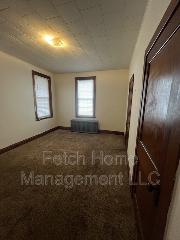 Building Photo - 825 Church St