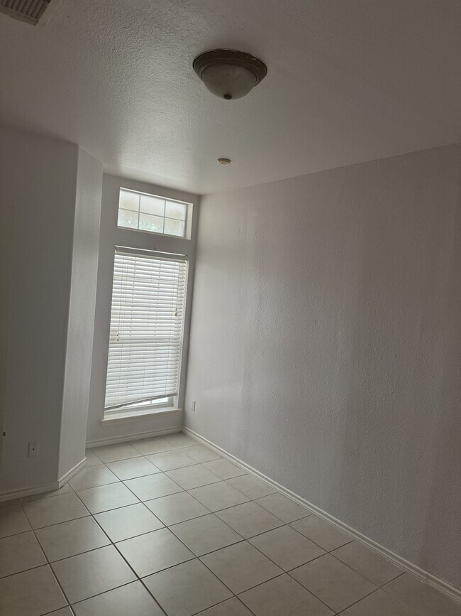Building Photo - 6721 Dungeoness Dr