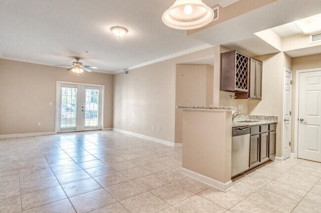 Building Photo - Beautiful Two Bedroom Apartment in Fort Walton Beach!