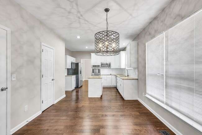 Building Photo - 605 Founders Pointe Blvd