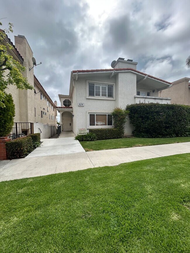 Primary Photo - Beautiful 3 Bedroom 2 Bath condo!!
