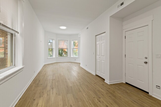 Building Photo - 1349 W Taylor St