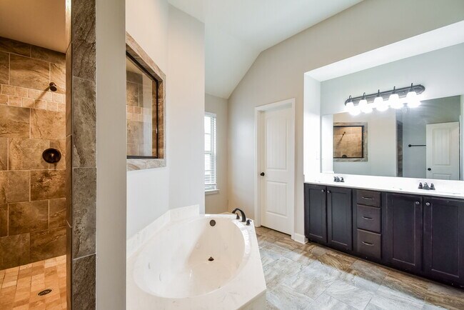 Building Photo - 2600 Molly Ln