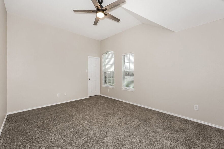 Building Photo - 2020 Natchez Dr