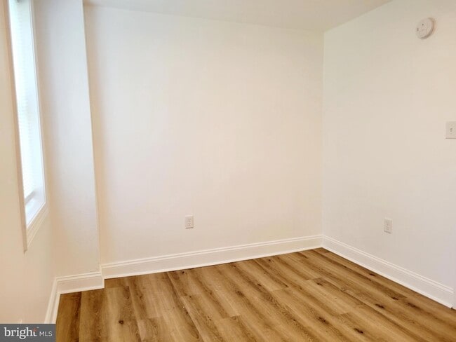 Building Photo - 128 E Pall Mall St