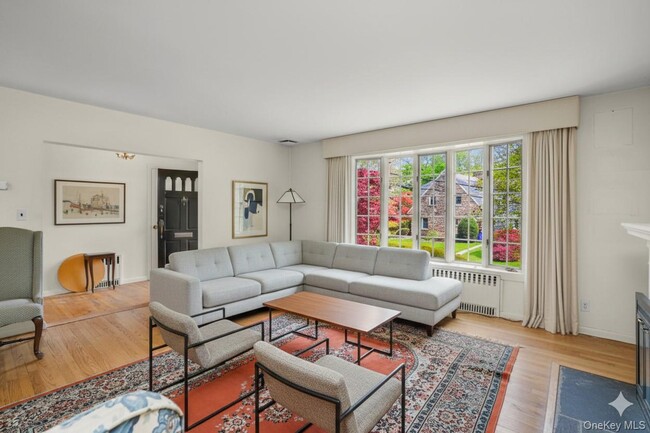 Building Photo - 6 Wildway