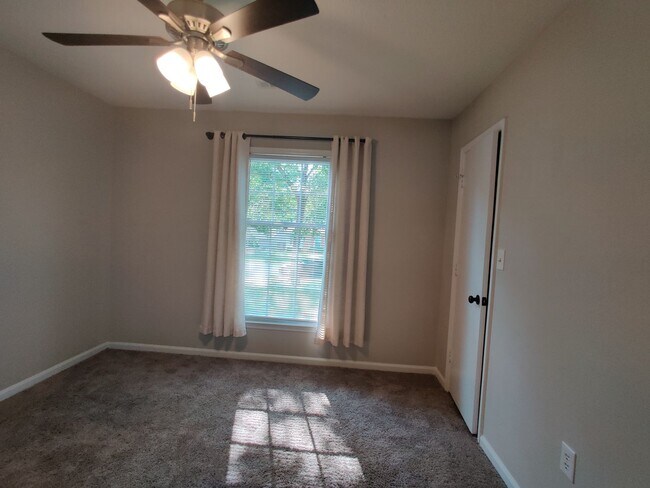 Building Photo - 7236 Walnut Wood Dr