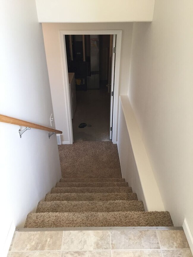 Building Photo - 3 Bed 3 Bath Twin Home