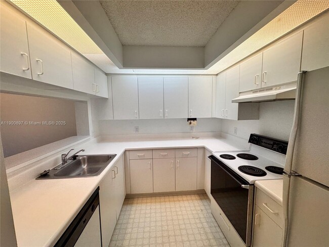 Building Photo - 13105 SW 16th Ct