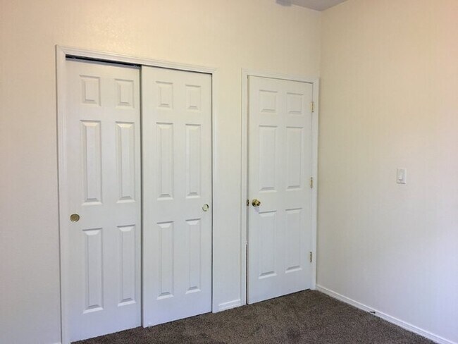 Building Photo - 3BR/2Living in Enchanted Hills!