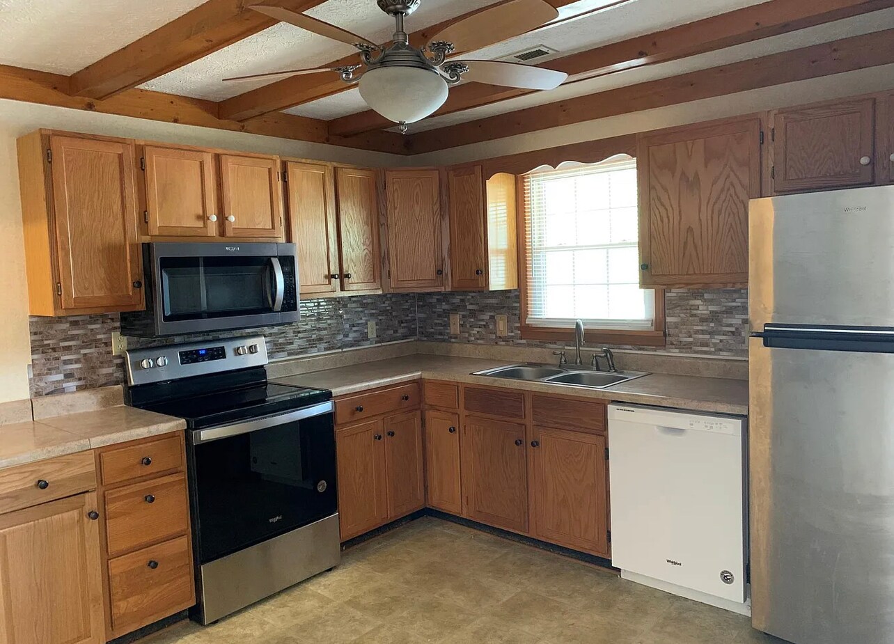 Kitchen - 78 Cavalier Ct