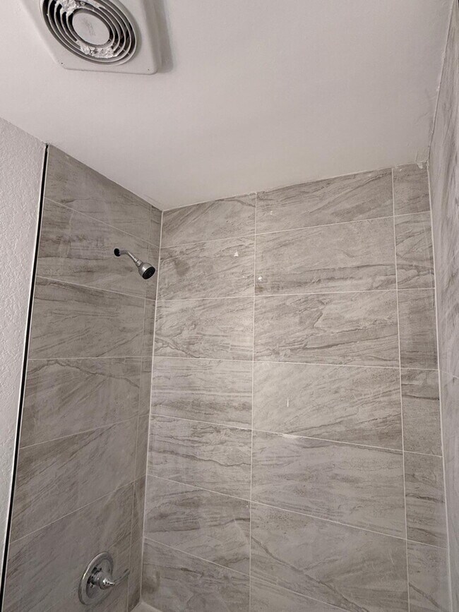 Building Photo - Charming 1-Bedroom Gem in Fort Lauderdale