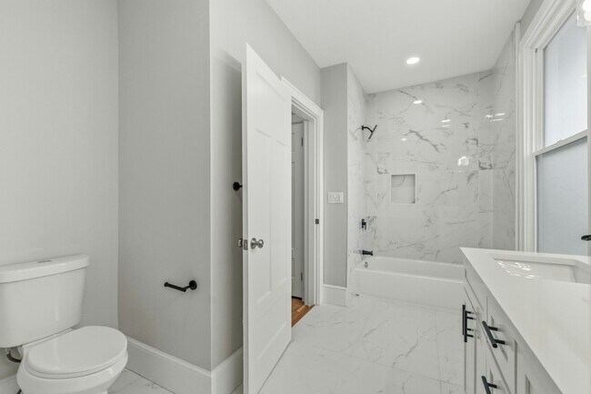 Building Photo - 2978 Wardall Ave