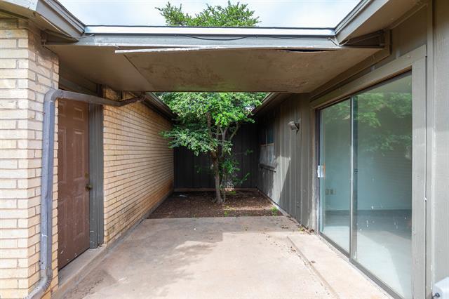 Building Photo - 4925 Greenslope Dr