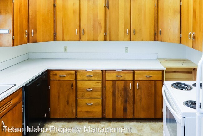 Building Photo - 7 br, 4 bath House - 1310 NE Williams