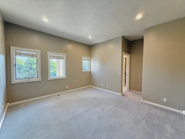 Building Photo - Garden Level in Luxury Home Available Now