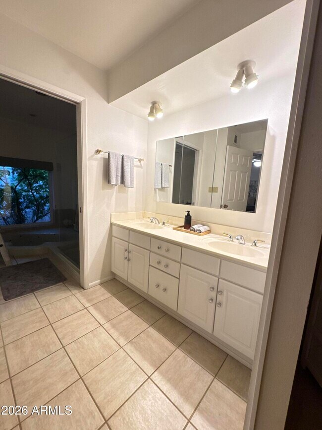 Building Photo - 6802 N 26th St