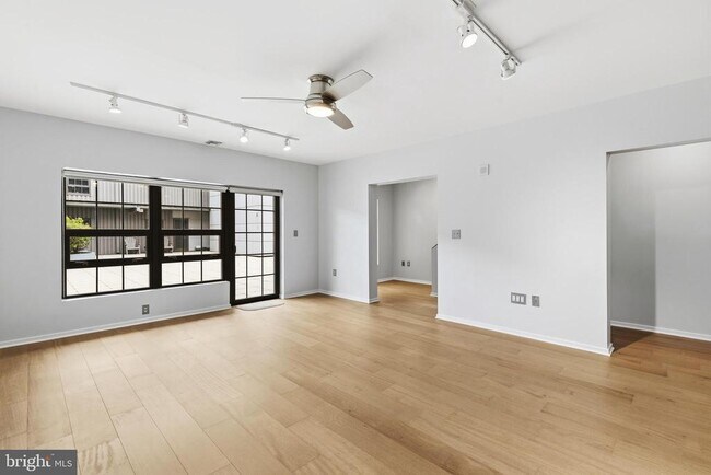 Building Photo - 1200 Steuart St