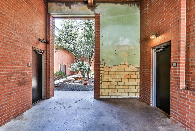 Building Photo - 1401 Avenue J