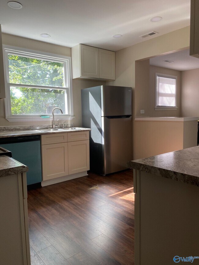 Building Photo - 3609 Lakewood Dr NW