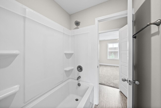 Building Photo - Two Bedroom with Garage!