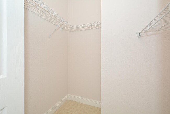 Building Photo - 3033 Waterside Cir