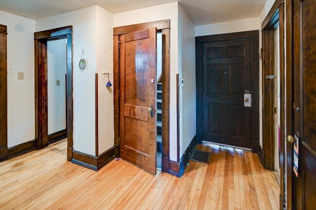 Building Photo - 416 Castle Pl