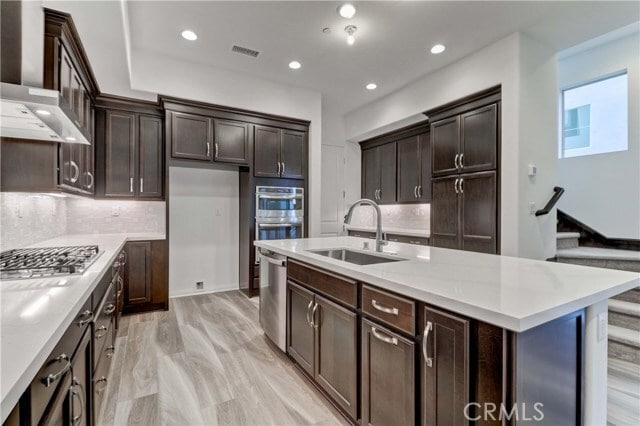 Building Photo - 130 Spectacle