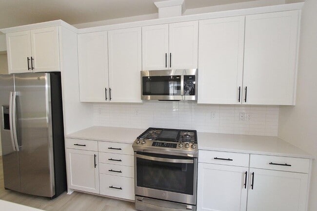 Building Photo - Immaculate Single-Level Home in Hope Springs