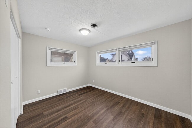 Building Photo - 336 Smith St