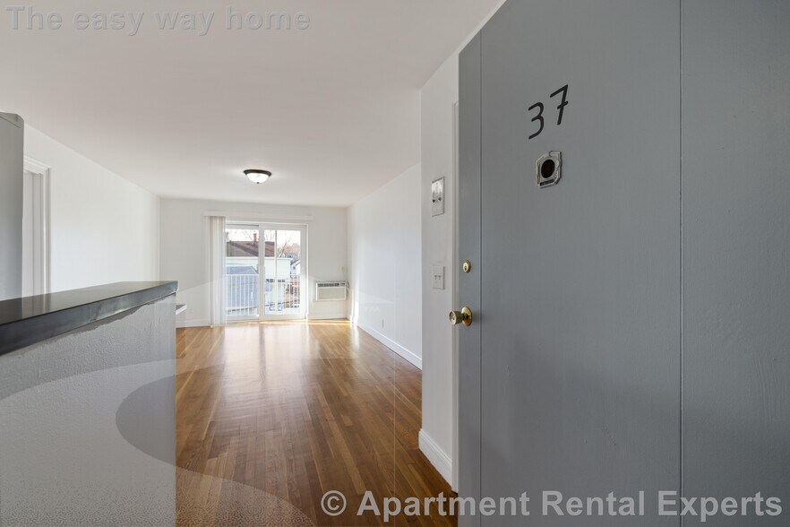 Building Photo - 134 Summer St