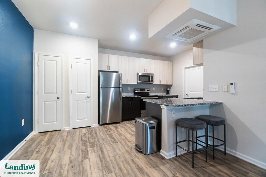 Building Photo - 655 W Mallard Creek Church Rd