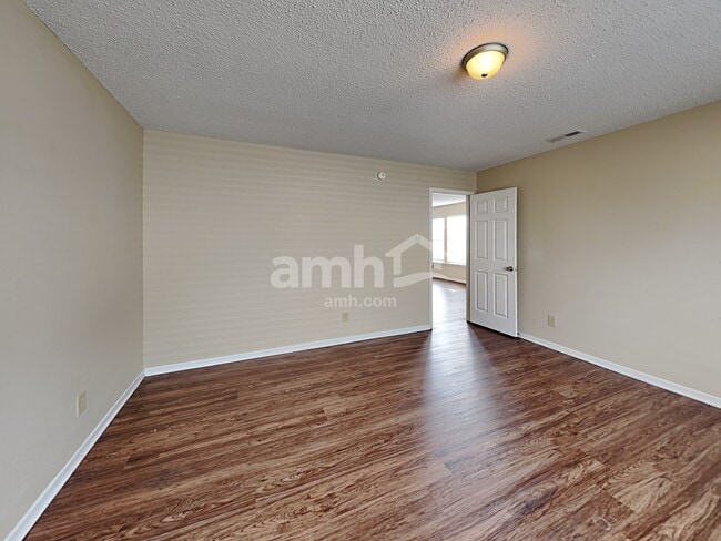 Building Photo - 6850 W Littleton Dr