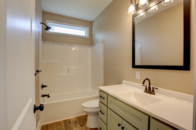 Building Photo - 135 Riverbend Dr