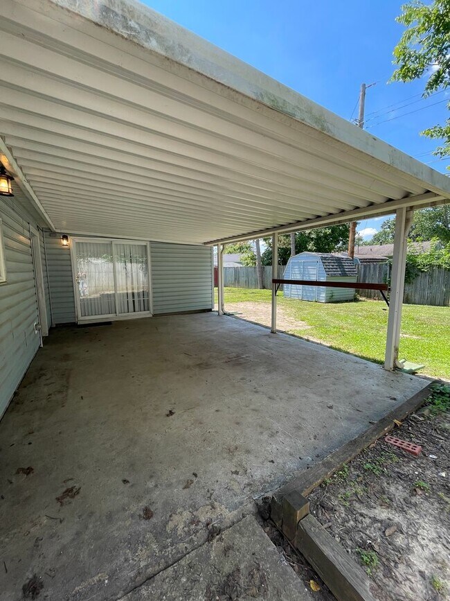 Building Photo - 3032 Choctaw Dr