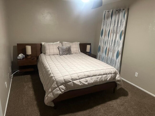 Building Photo - 2 Bedroom Condo with One Car Garage