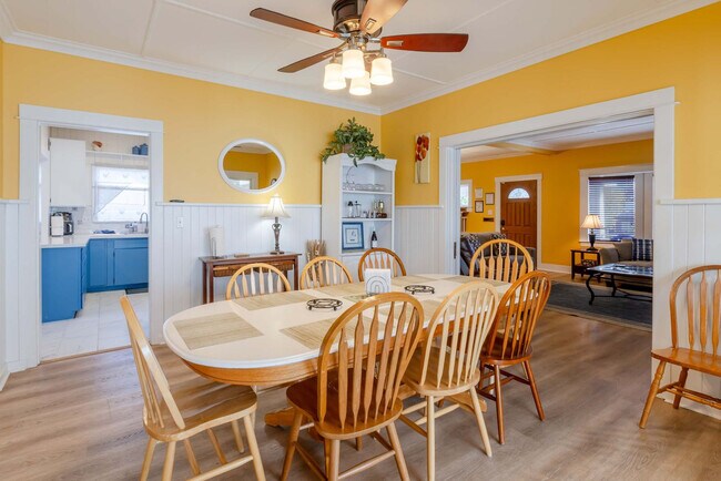 Building Photo - 640 S Columbia St