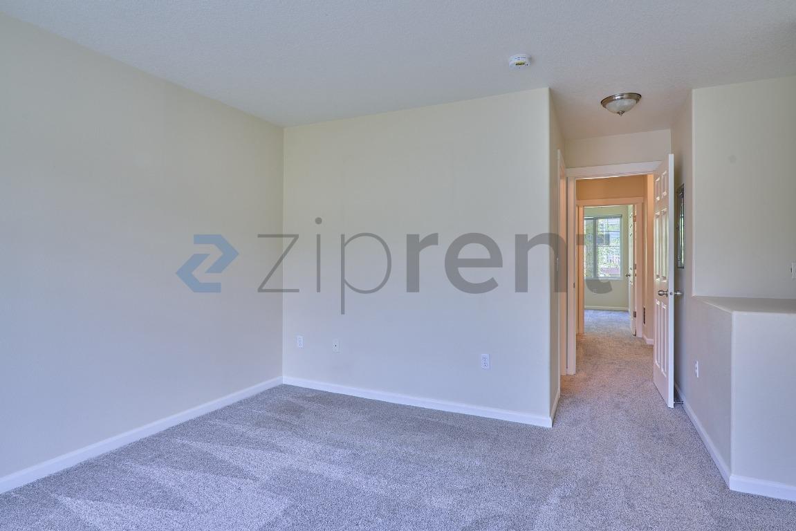Building Photo - Unit 102