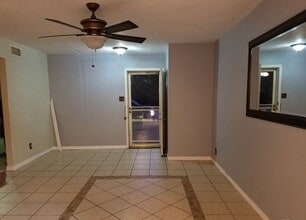 Building Photo - 104 Comanche Cir