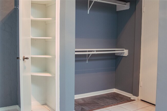 Building Photo - 13106 Hollowcreek Park Dr