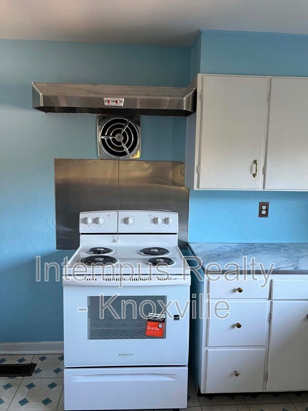 Building Photo - 304 Sarvis Dr